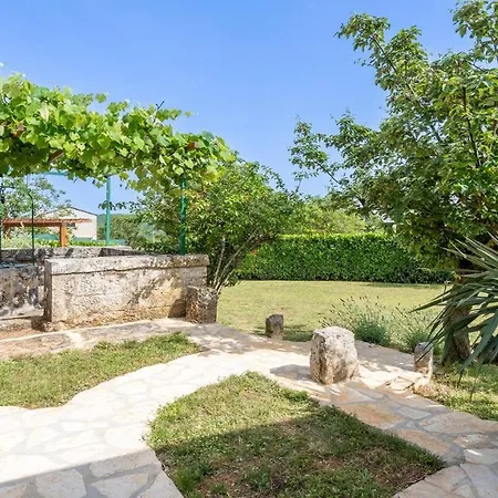 Villa Cozy And Charming In