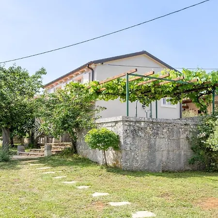 Cozy And Charming In Villa Tinjan