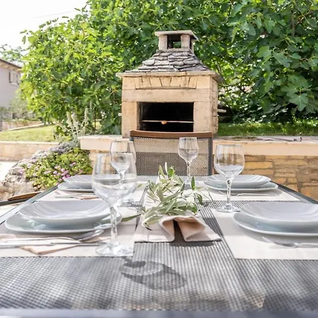 Cozy And Charming In Villa *