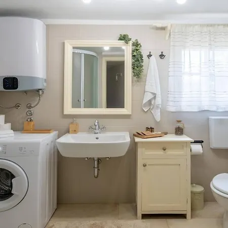 Cozy And Charming In Villa *