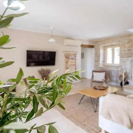 Cozy And Charming In Villa Tinjan