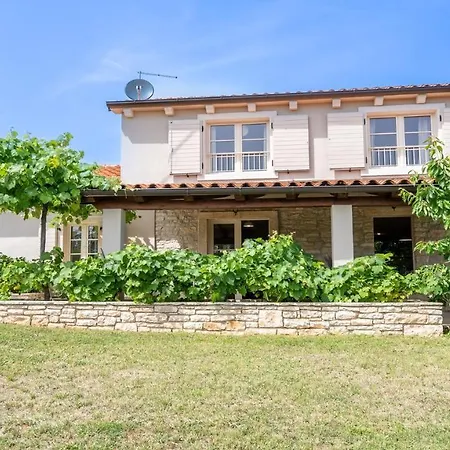 Villa Cozy And Charming In