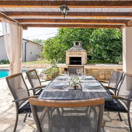 Vila Cozy And Charming In