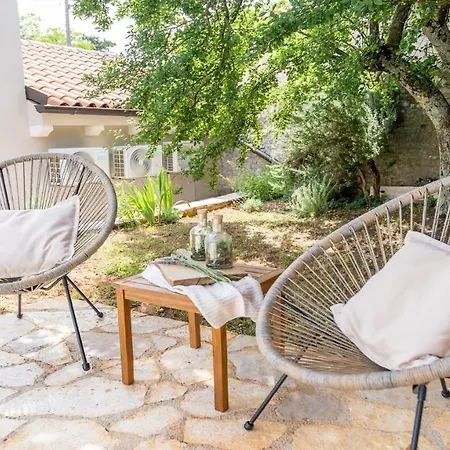 Vila Cozy And Charming In Tinjan
