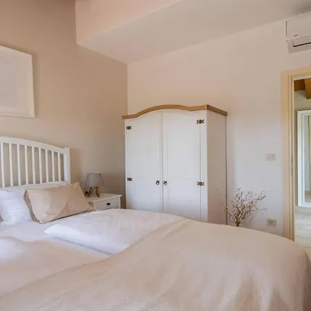 Vila Cozy And Charming In Tinjan