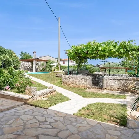 Vila Cozy And Charming In *